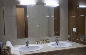 Фото номера Двухместный номер с 1 кроватью и балконом Отель Hotel Paradise г. Огняново 13