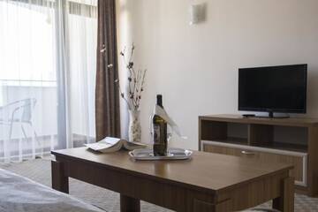 Фото номера Стандартный люкс с балконом Отель Hotel Paradise г. Огняново 4