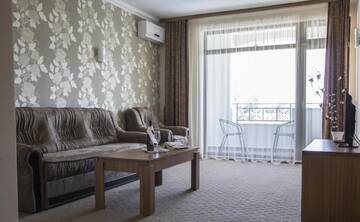 Фото номера Стандартный люкс с балконом Отель Hotel Paradise г. Огняново 6