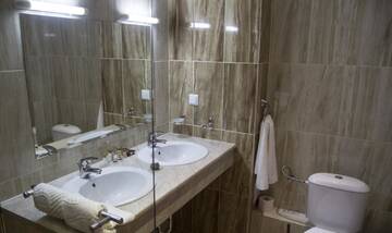 Фото номера Двухместный номер с 1 кроватью и балконом Отель Hotel Paradise г. Огняново 4