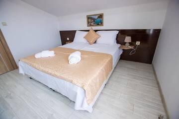 Фото номера Двухместный номер с 1 кроватью, вид на сад Гостевой дом Guest House Holiday г. Огняново 2