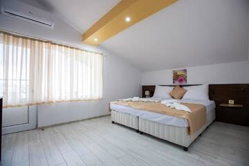 Фото номера Номер-студио с диваном-кроватью Гостевой дом Guest House Holiday г. Огняново 12