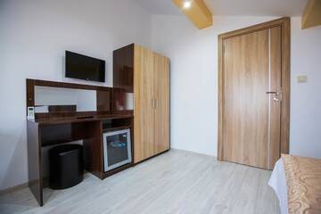 Фото номера Двухместный номер с 1 кроватью, вид на сад Гостевой дом Guest House Holiday г. Огняново 8