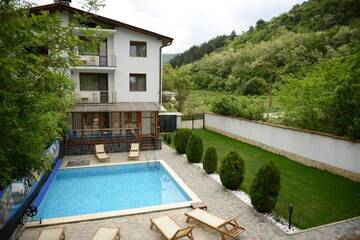 Фото номера Двухместный номер Делюкс с 1 кроватью и балконом Гостевой дом Villa Drecheva г. Огняново 89